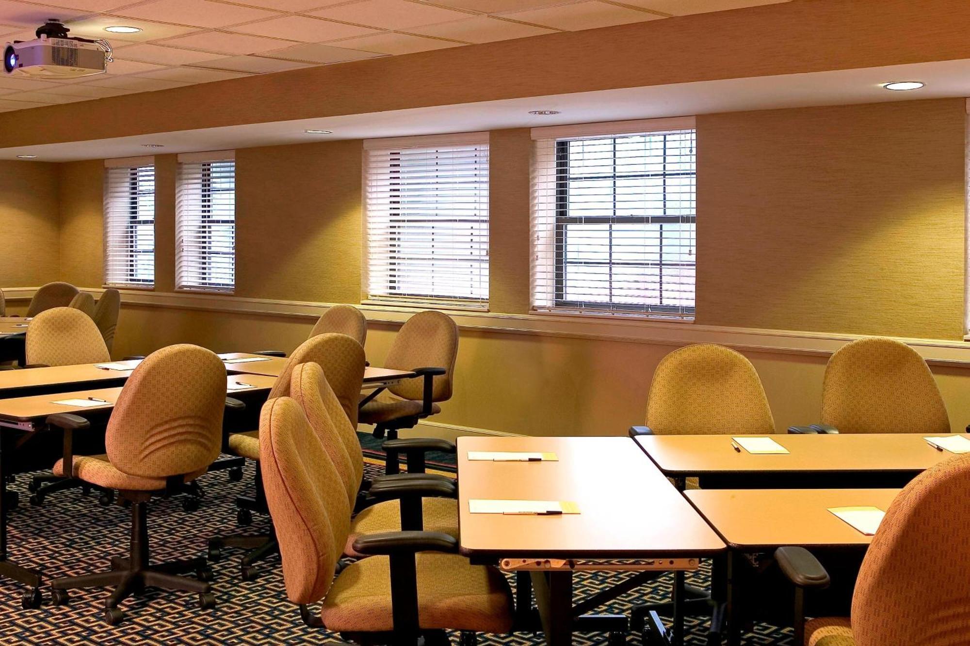 Four Points By Sheraton Wakefield Boston Hotel & Conference Center Esterno foto